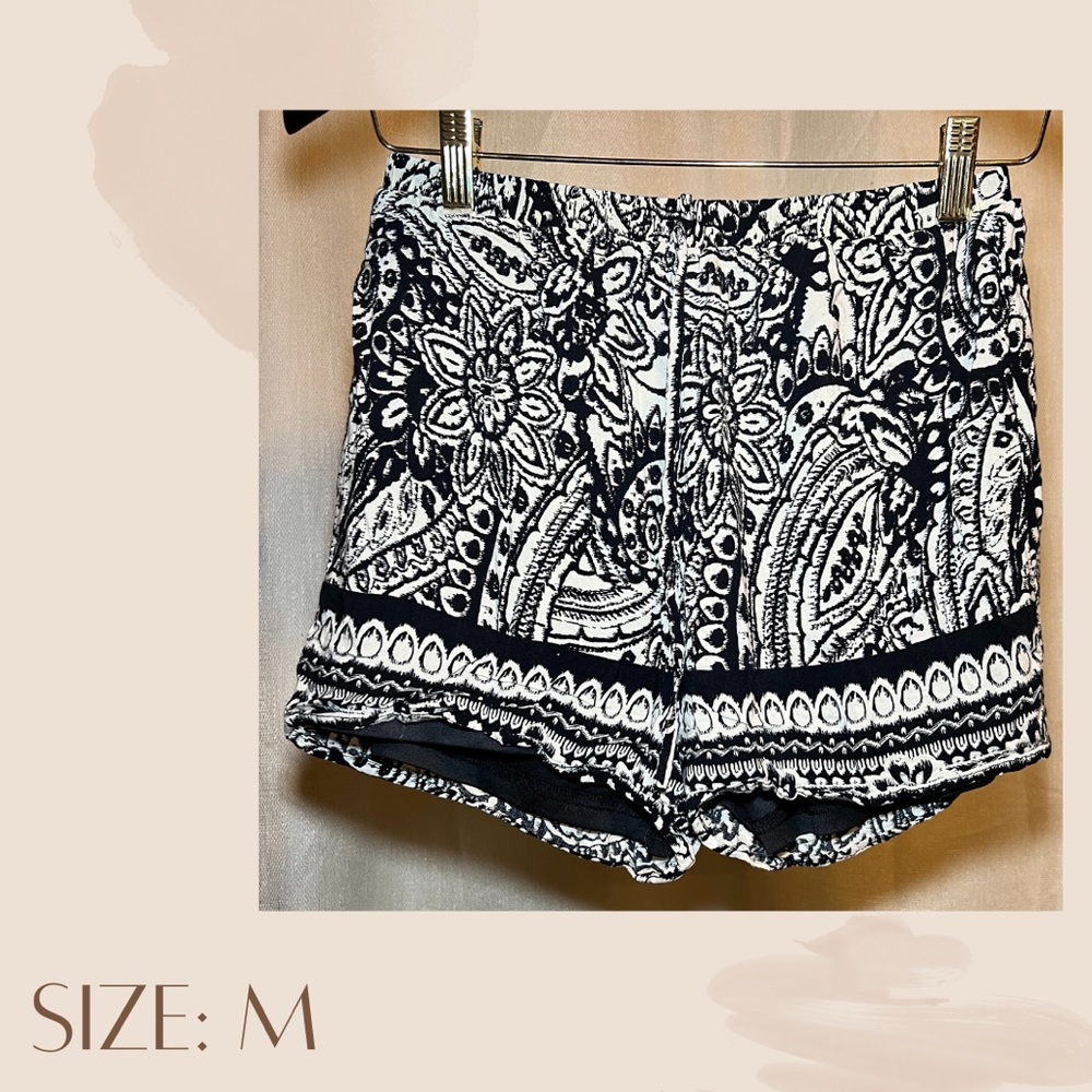 Cute black and white shorts! Super comfy and stretchy.